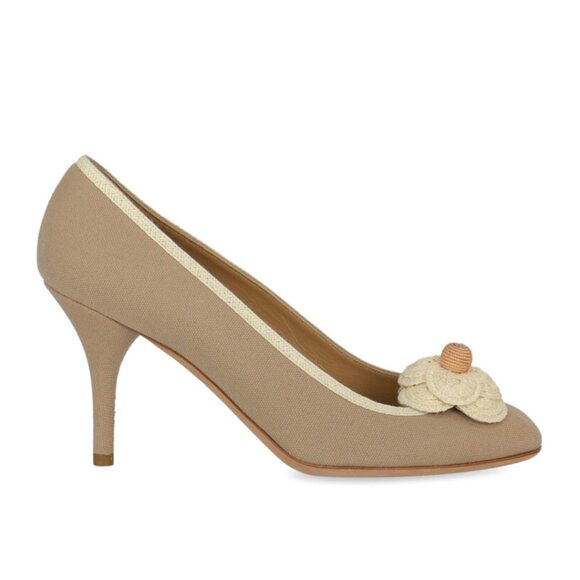 CHANEL Canvas Pumps In Tan Camellia Flower On Vamp Cone Heels Vintage Sz 38.5 - Picture 1 of 11